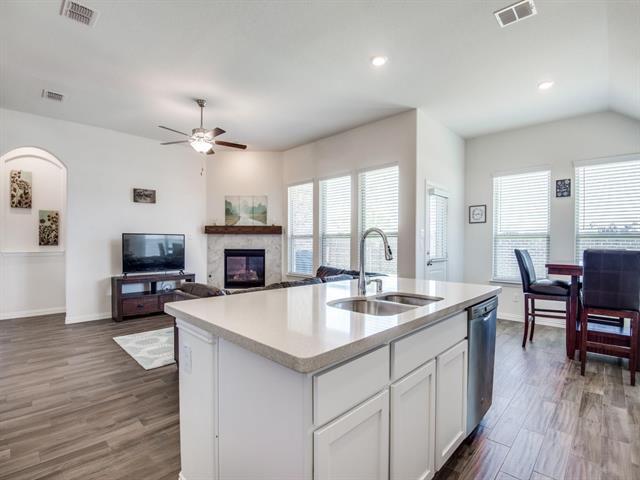 Building Photo - 4548 Longfellow Ave