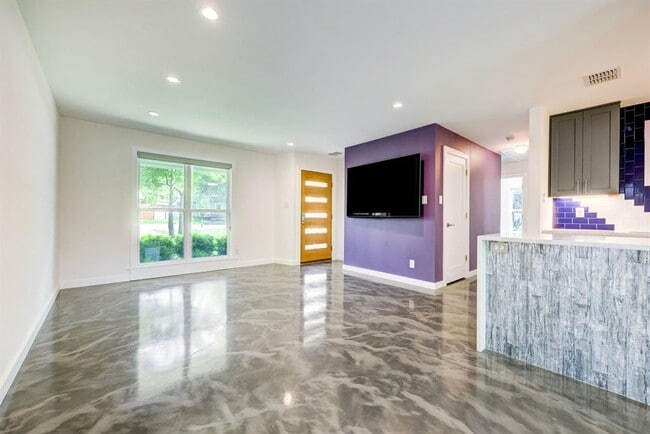 Building Photo - 3100 Ray Wood Dr