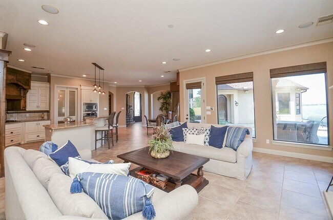 Building Photo - 12316 Oak Bend Cir