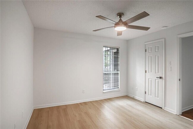 Building Photo - 432 Granville Ct
