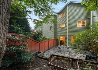 Building Photo - 1802 Franklin Ave E