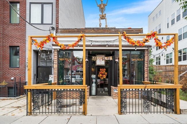 Building Photo - Stylish 2BR/2BA Bi-Level Condo with Private Roof Deck and Covered Parking!