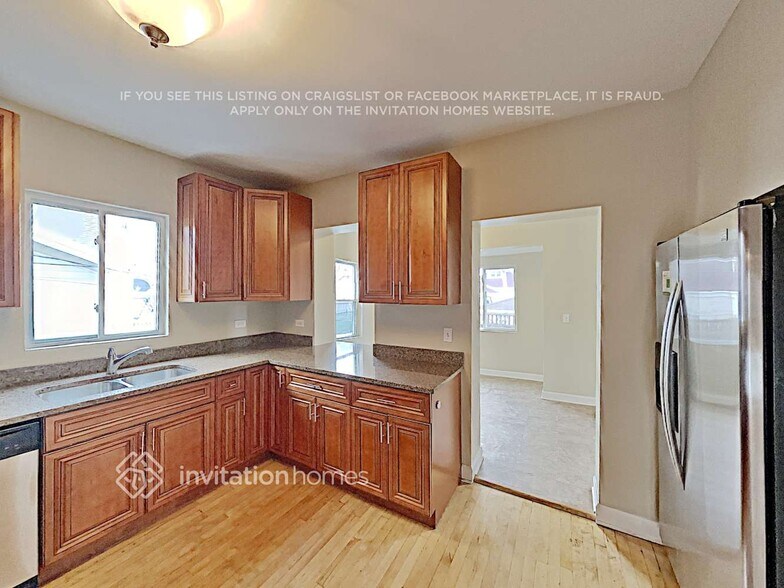 Building Photo - 1302 Elmwood Ave