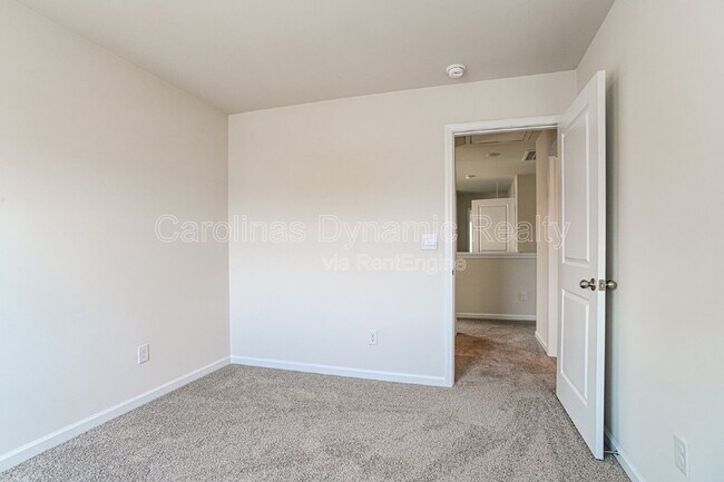 Building Photo - 1365 37th Ave Lane NE