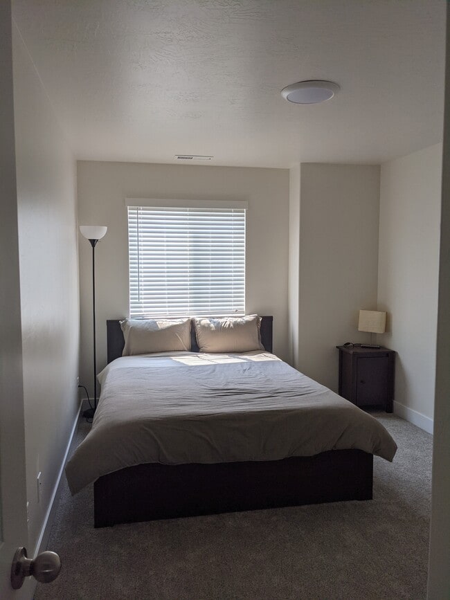 Building Photo - 4581 Flower Point
