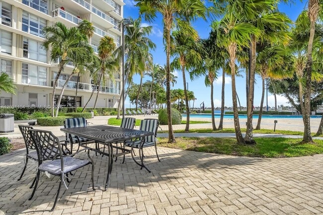Building Photo - 2451 Brickell Ave