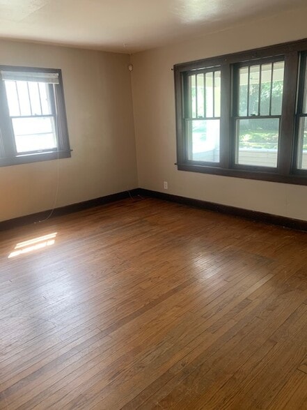 Building Photo - 1210 N Johnson St