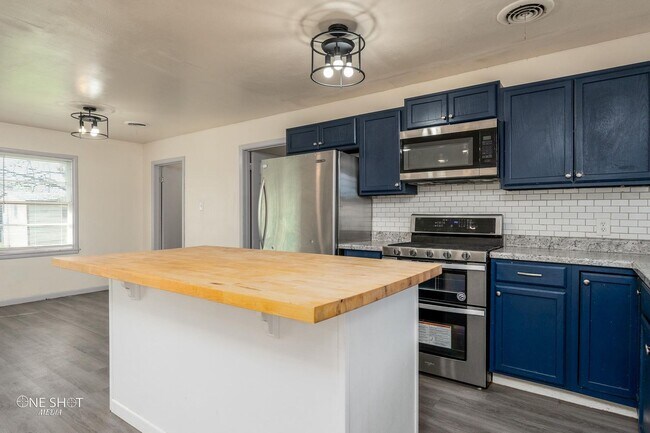 Building Photo - 3181 Sherry Ln