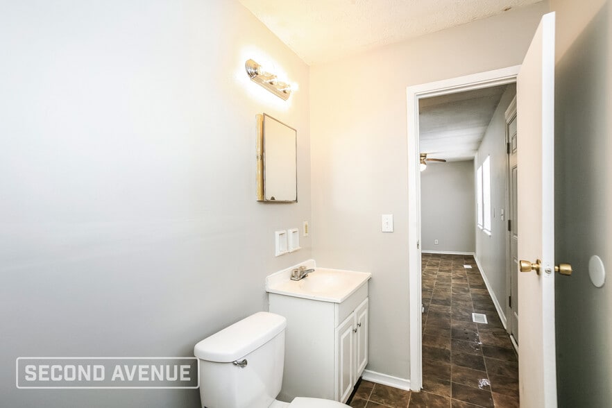 Building Photo - 8426 E 36th Pl