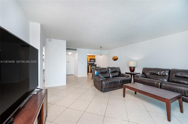 Building Photo - 100 Golden Isles Dr