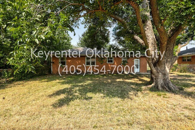 Building Photo - 1520 Rowena Ln