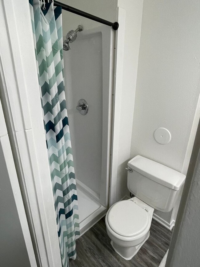 Building Photo - 3 BEDROOM CONDO BY UNT