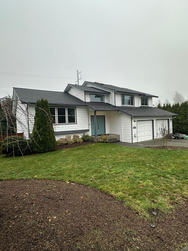 Building Photo - Beautiful 4 Bedroom 3 Bathroom Home in Everett!