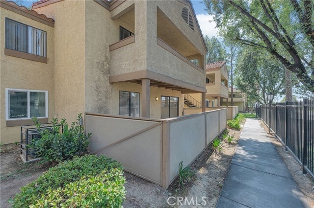 Building Photo - 1110 W Blaine St