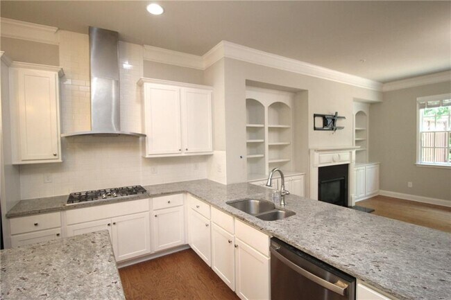 Building Photo - 335 Rose Garden Ln