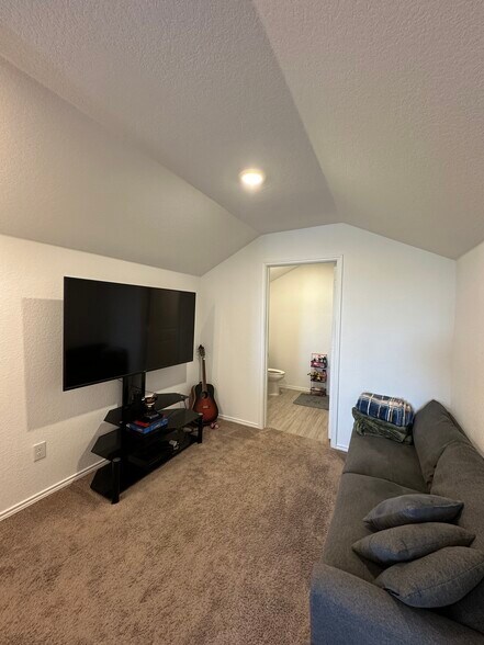 Building Photo - 7148 Elm Cv