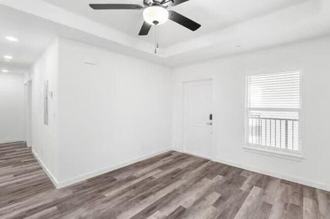 Building Photo - 3162 Oleander Ave