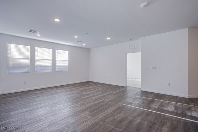 Building Photo - 2555 Hampton Rd