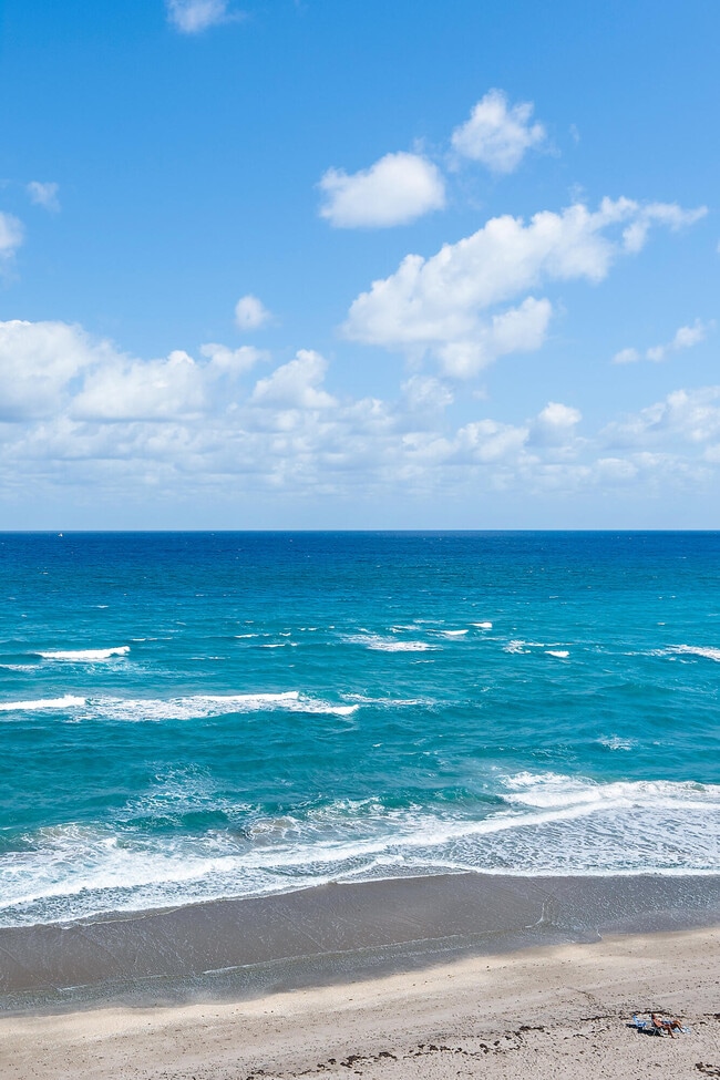 Building Photo - 5420 N Ocean Dr