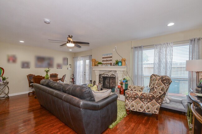 Building Photo - 10264 Briar Forest Dr