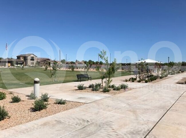 Primary Photo - 921 E Ladbroke Way