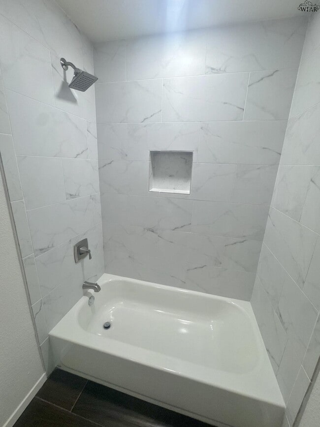 Building Photo - 4318 Hillsboro