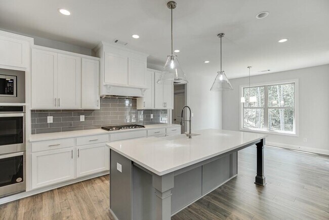 Building Photo - 5580 Suwanee Dam Rd
