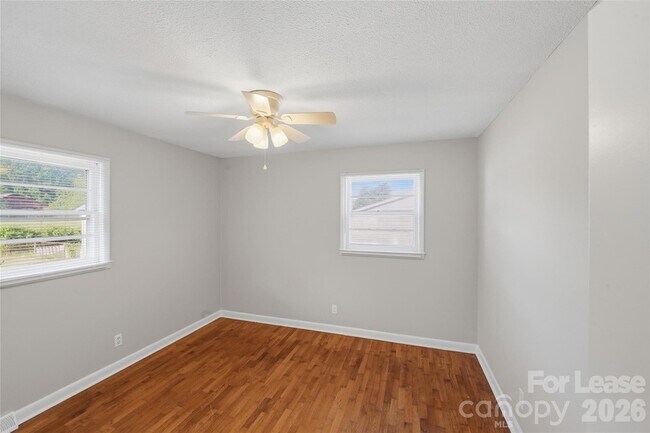 Building Photo - 1019 Carmel Dr