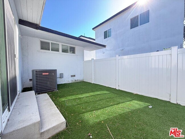 Building Photo - 15962 Gault St