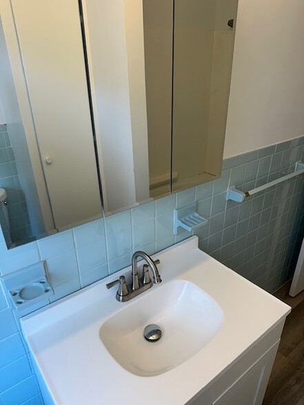 Full Bath upstairs - 630 S Main St