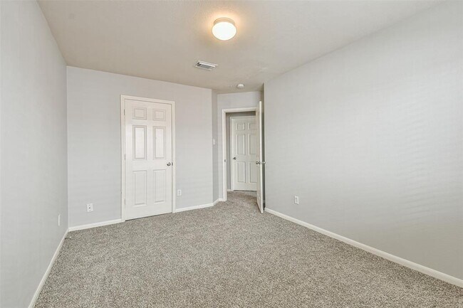 Building Photo - 15203 Green Whisper Dr