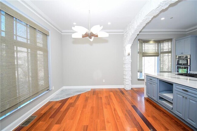 Building Photo - 4 Prichard Way NE