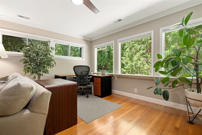 Building Photo - Prestine mid-century modern ranch minutes from Southpoint!- Application Pending