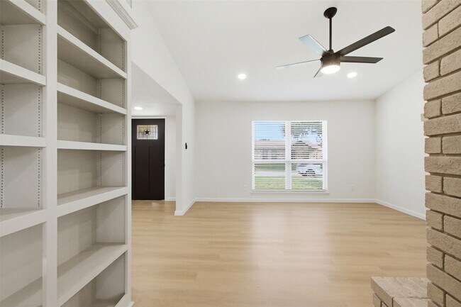 Building Photo - 5633 Truitt St