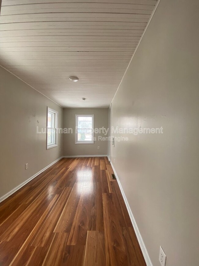 Building Photo - 743 Academy St