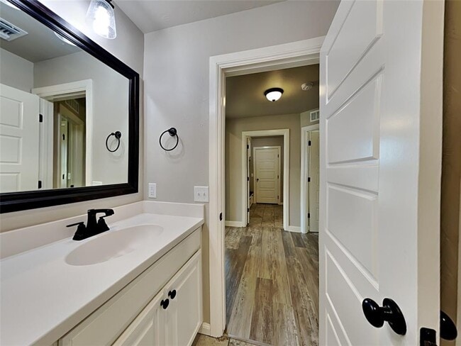 Building Photo - 460 Nest Cir