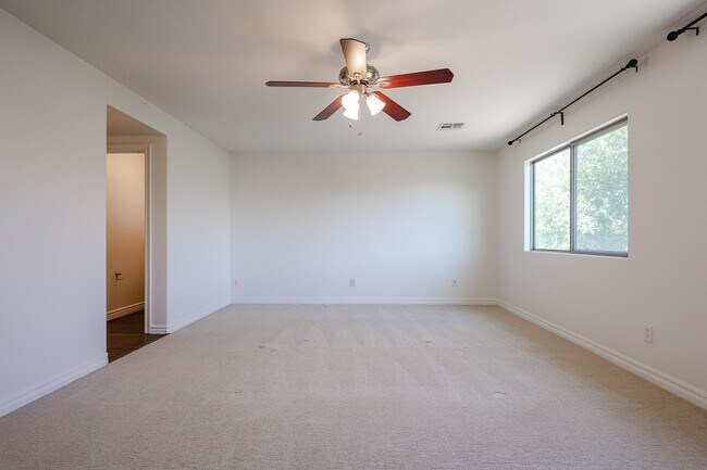Building Photo - 2744 E Donato Dr
