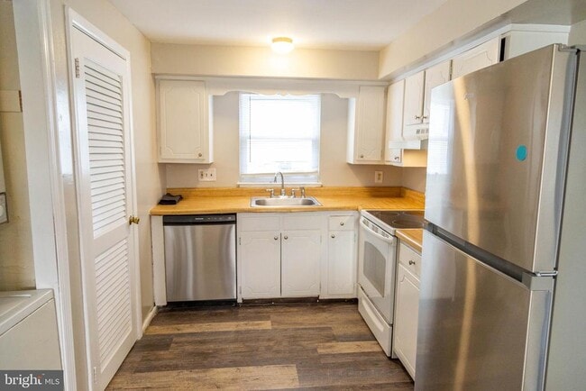 Building Photo - 12 W Wayne Terrace