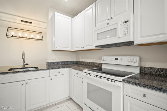 Building Photo - 15851 Portofino Springs Blvd
