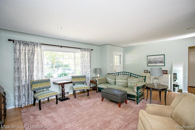 Building Photo - 4163 Amherst Rd