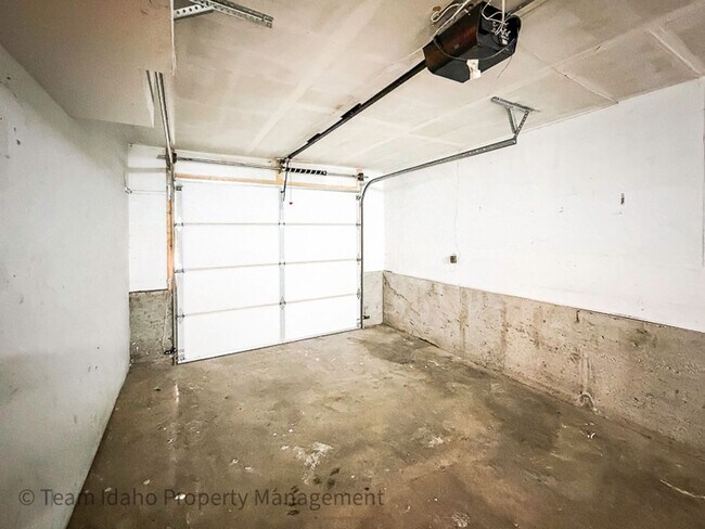 Building Photo - 562 Deer Meadow Ct