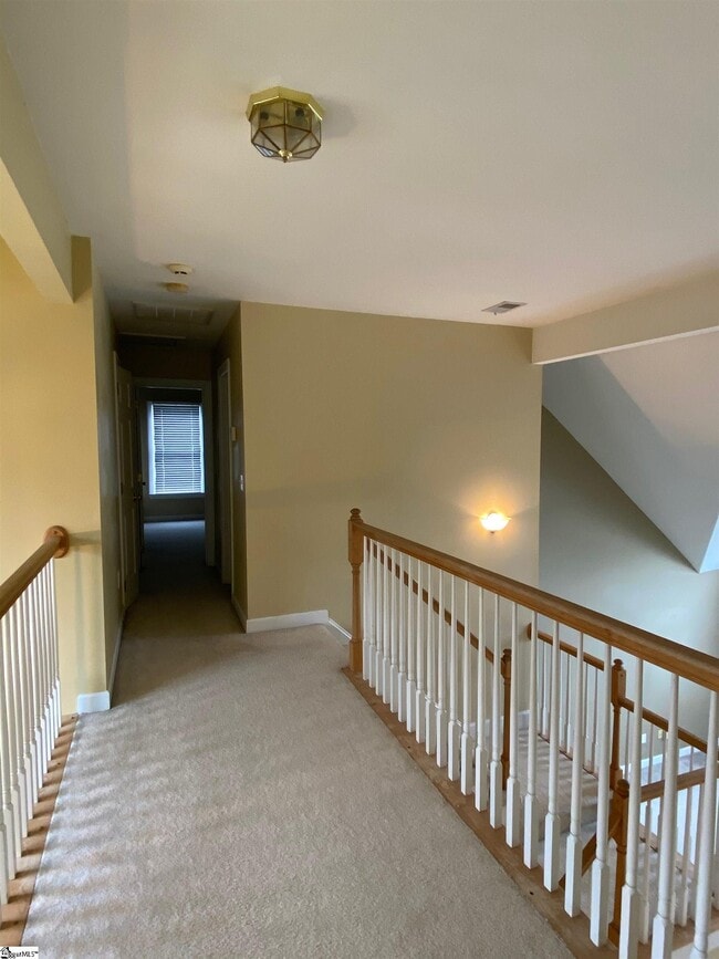 Building Photo - 301 Fortuna Dr