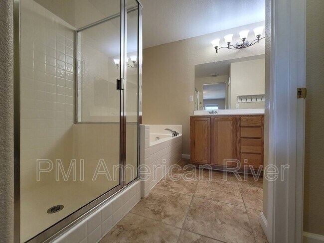 Building Photo - 3304 Esplanade Cir