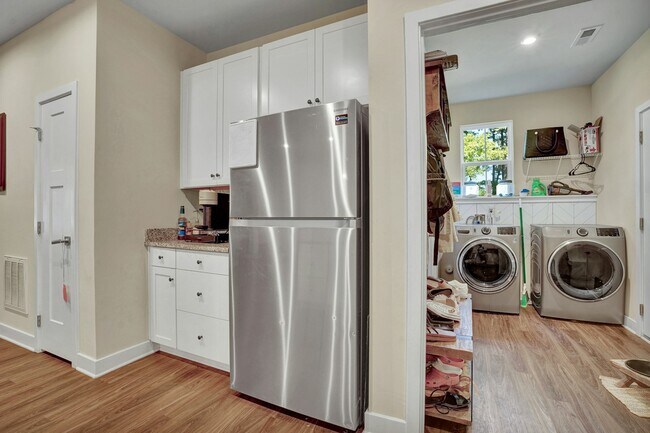 Building Photo - 1921 Doubloon Way