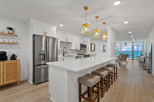 Building Photo - 255 The Esplanade N