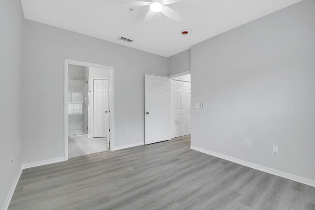 Building Photo - Fully Remodeled 3/2 with Loft in MetroWest...
