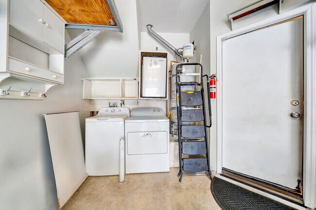 Building Photo - 18038 Flynn Dr