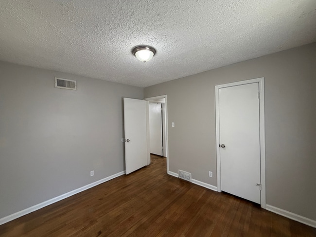 Building Photo - Charming 3BR/1.5BA Bartlett Area Home | Brick Fireplace, Tile Kitchen & Fenced Yard