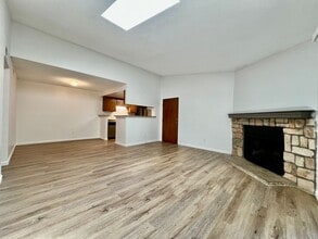 Building Photo - Fantastic 3-bedroom, 2-bathroom condo in desirable community