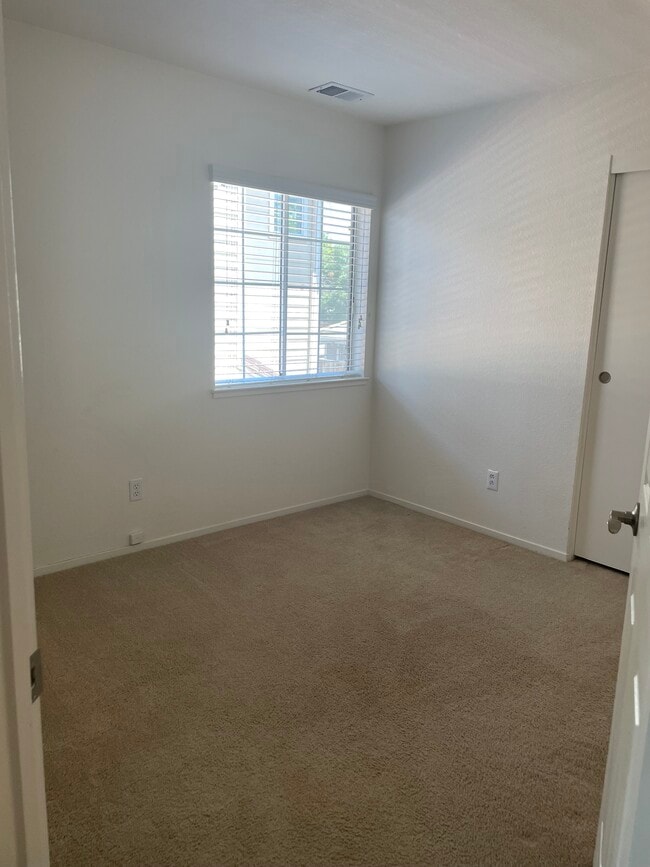 Building Photo - 138 Trenton Cir